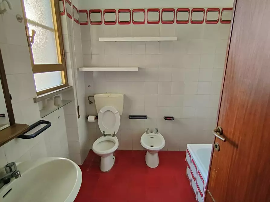 Immagine 11 di Appartamento in vendita  a Viareggio