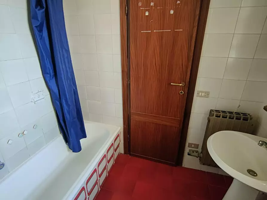 Immagine 12 di Appartamento in vendita  a Viareggio