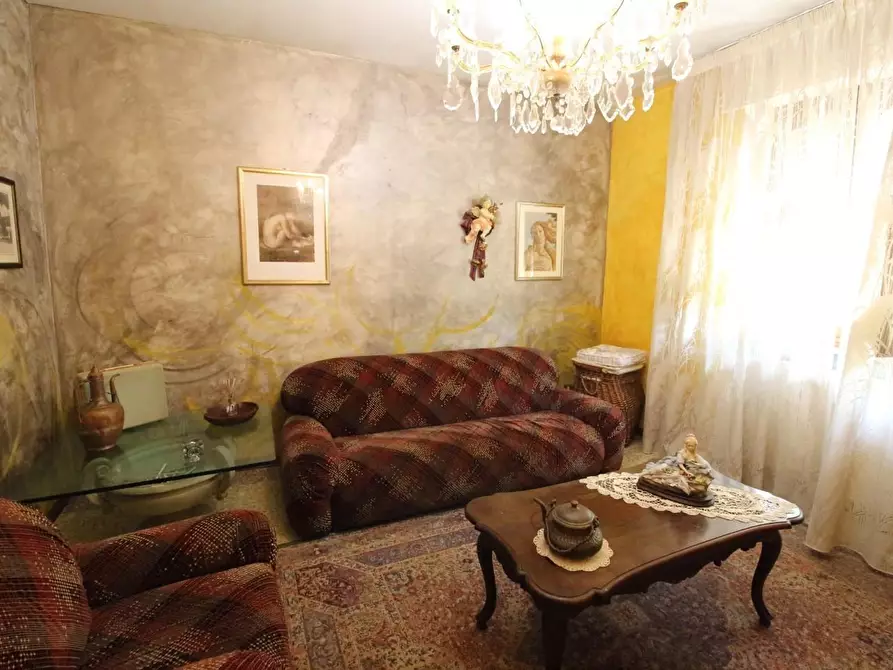 Immagine 7 di Casa semindipendente in vendita  a Lucca