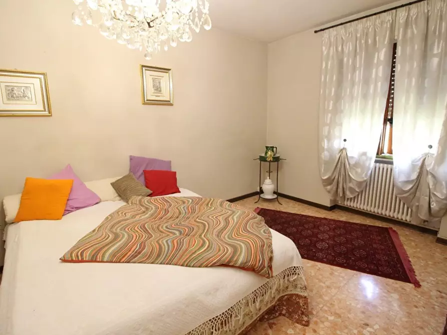 Immagine 9 di Casa semindipendente in vendita  a Lucca