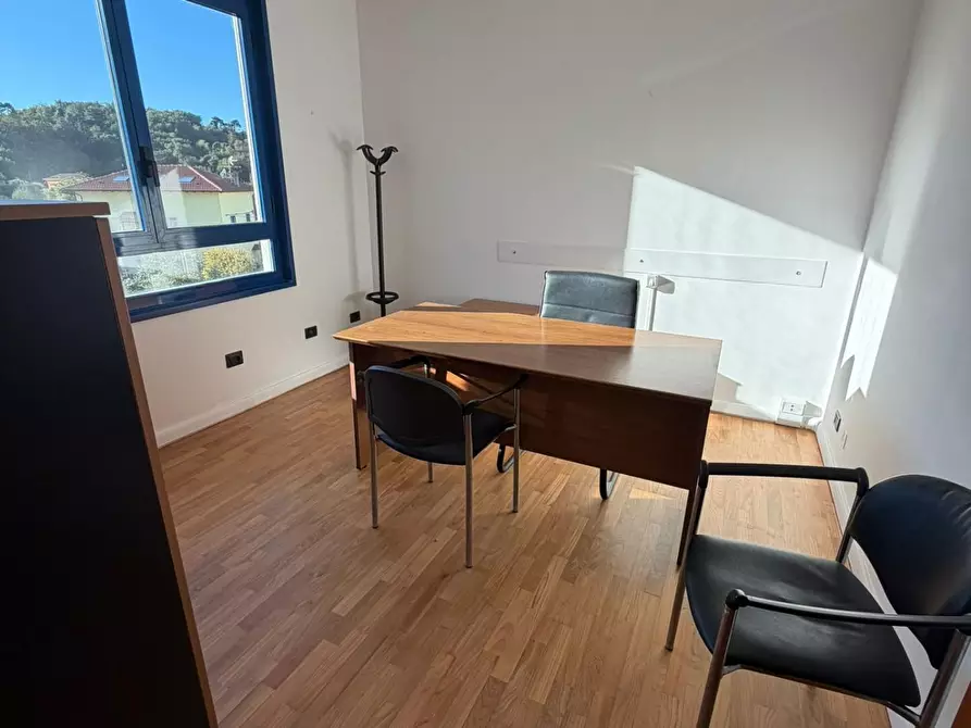 Immagine 5 di Ufficio in affitto  a La Spezia