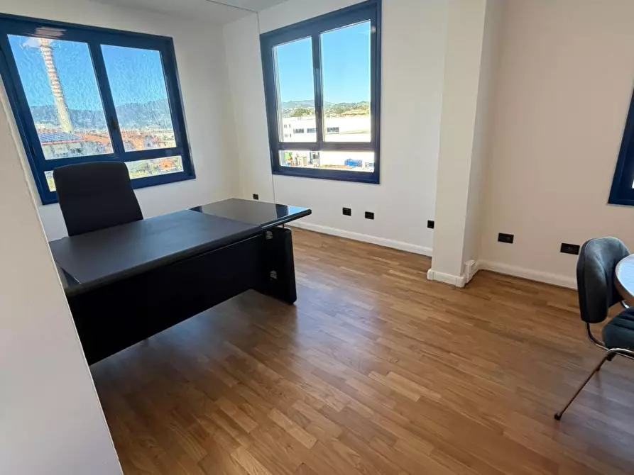 Immagine 1 di Ufficio in affitto  a La Spezia