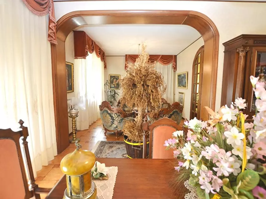 Immagine 8 di Villa in vendita  a Lucca