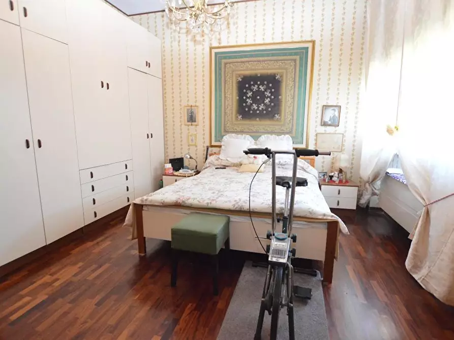 Immagine 21 di Villa in vendita  a Lucca