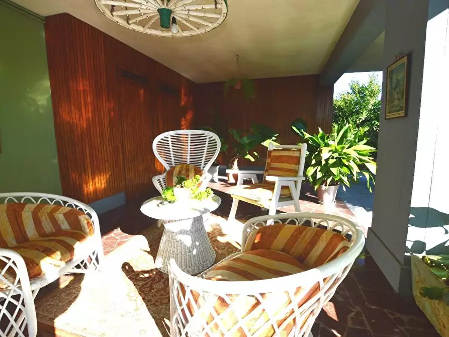 Immagine 2 di Villa in vendita  a Lucca