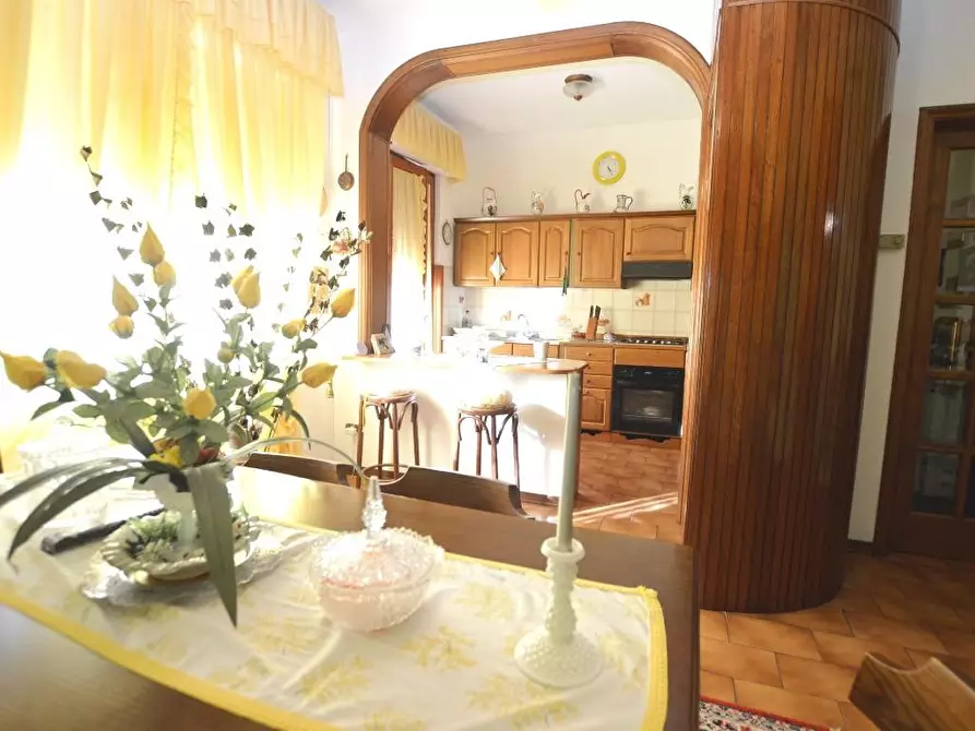 Immagine 15 di Villa in vendita  a Lucca