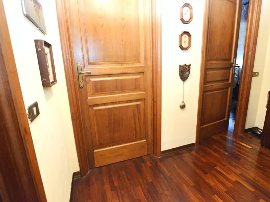 Immagine 18 di Villa in vendita  a Lucca