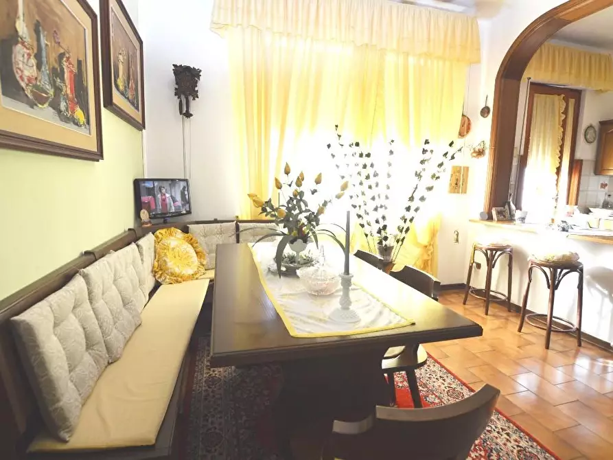 Immagine 14 di Villa in vendita  a Lucca