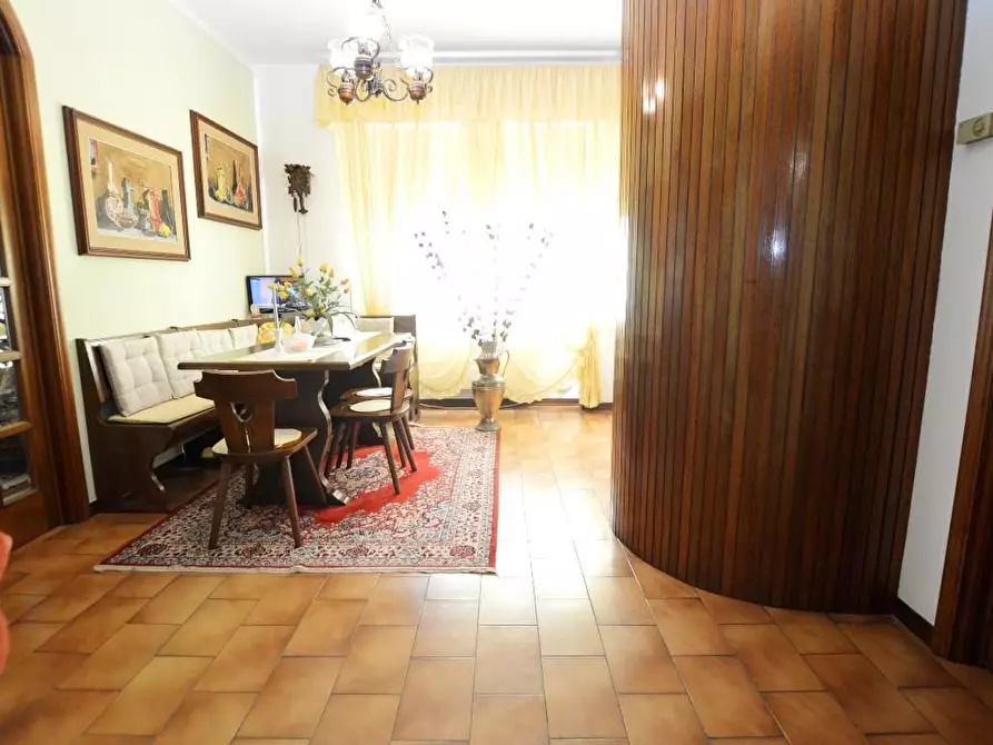 Immagine 13 di Villa in vendita  a Lucca