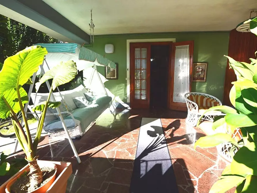 Immagine 3 di Villa in vendita  a Lucca