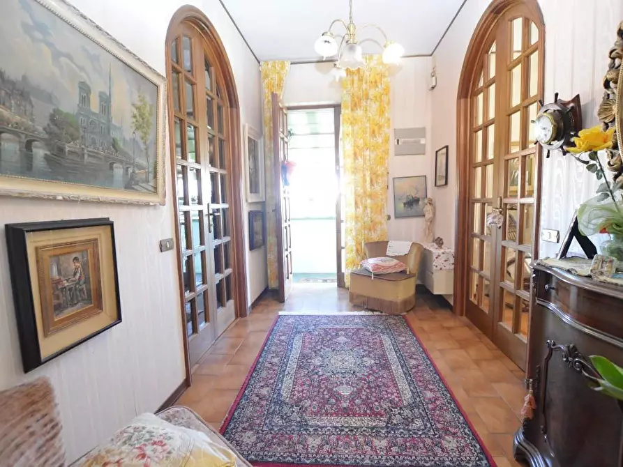 Immagine 6 di Villa in vendita  a Lucca