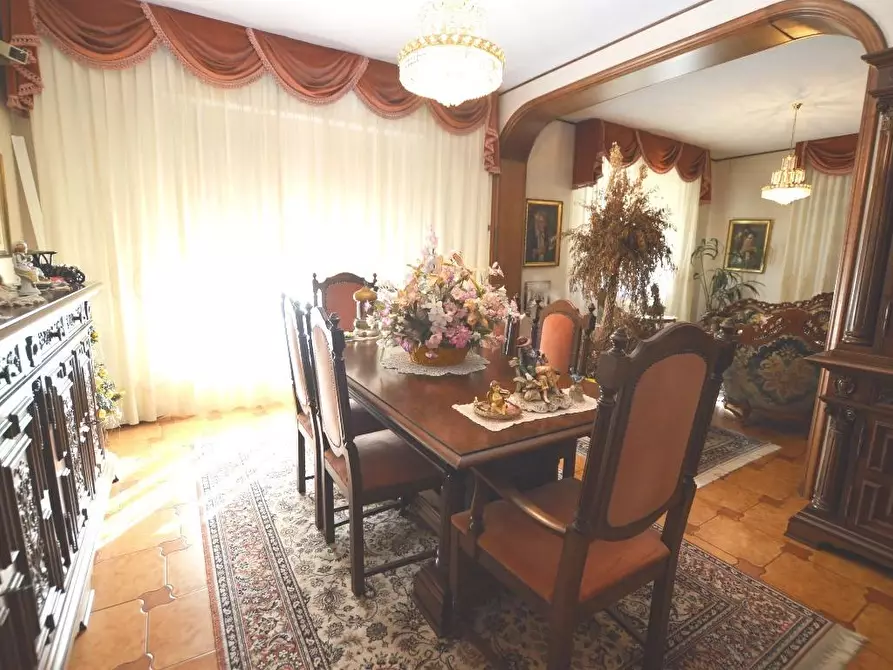 Immagine 7 di Villa in vendita  a Lucca