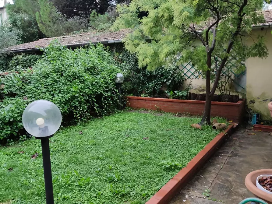 Immagine 11 di Villa in vendita  a Pisa