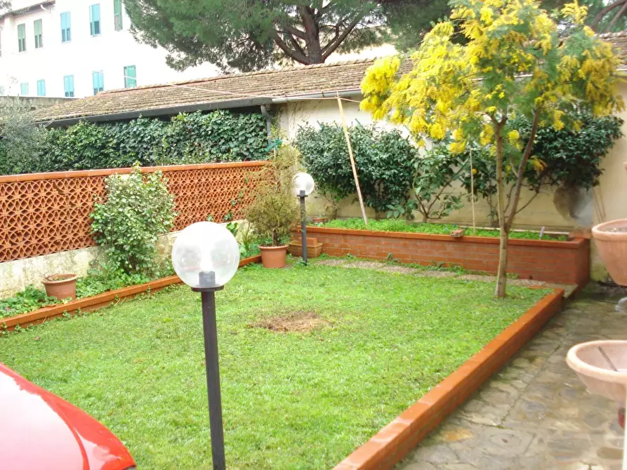 Immagine 4 di Villa in vendita  a Pisa