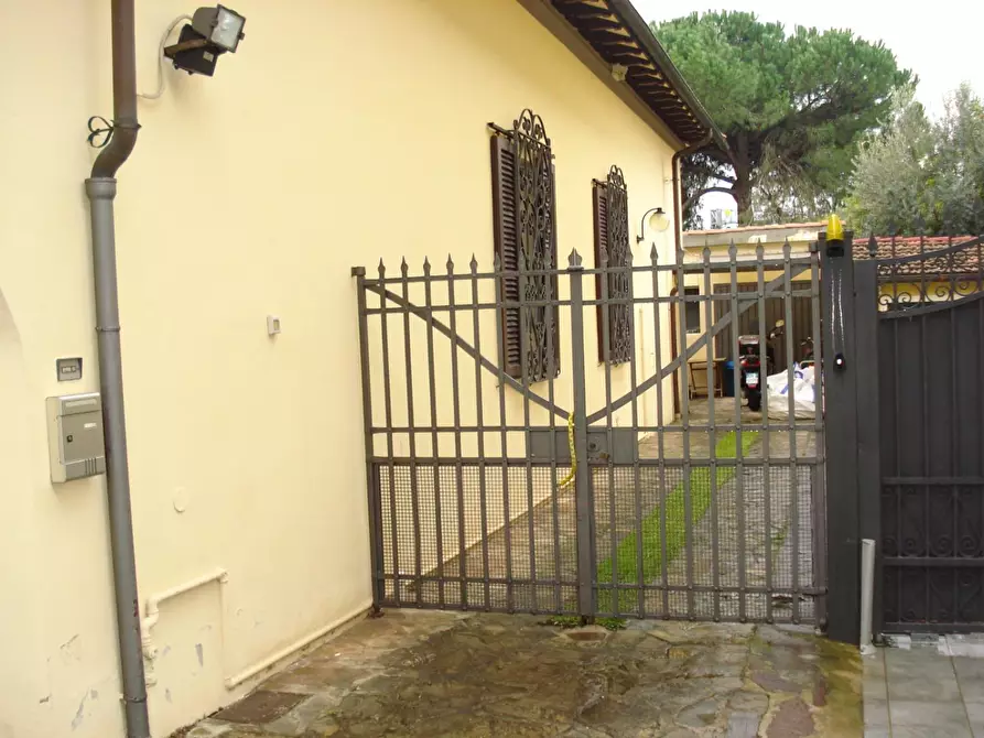 Immagine 3 di Villa in vendita  a Pisa