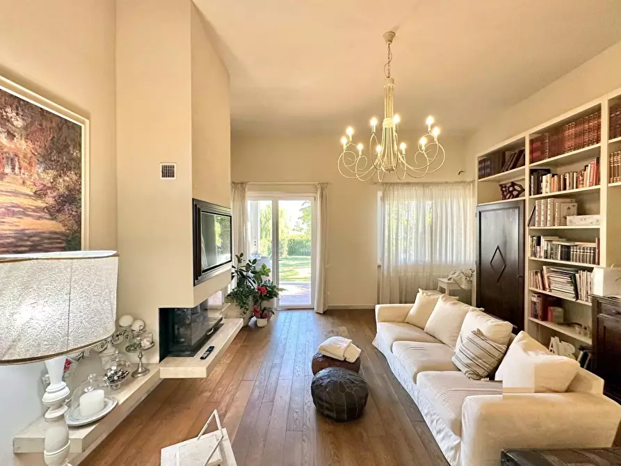 Immagine 22 di Casa bifamiliare in vendita  a Pietrasanta