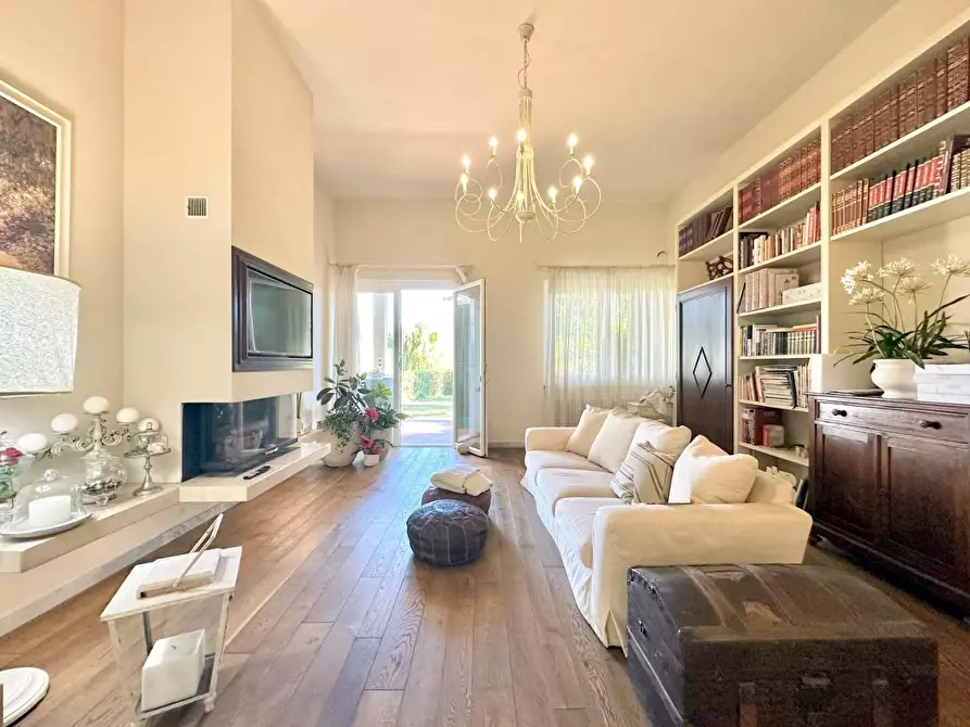 Immagine 17 di Casa bifamiliare in vendita  a Pietrasanta