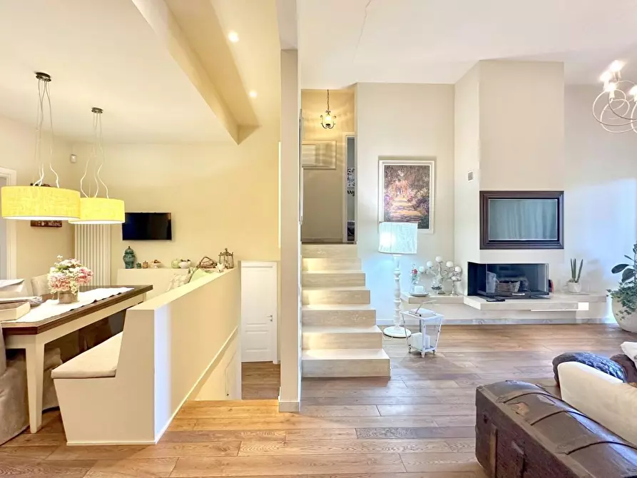 Immagine 16 di Casa bifamiliare in vendita  a Pietrasanta