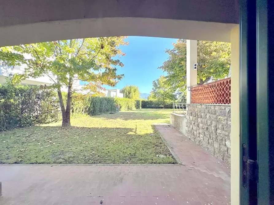 Immagine 51 di Casa bifamiliare in vendita  a Pietrasanta