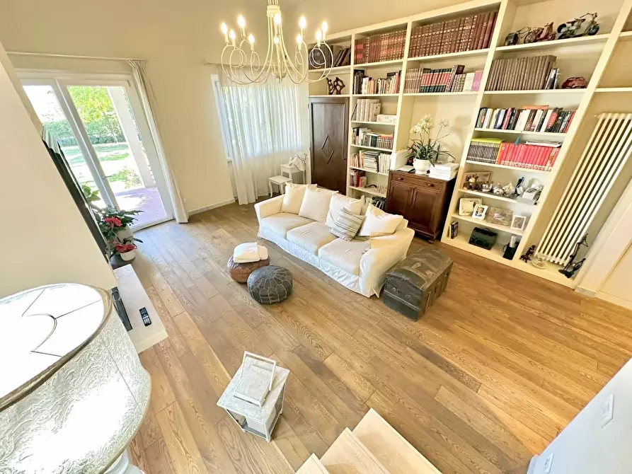 Immagine 23 di Casa bifamiliare in vendita  a Pietrasanta