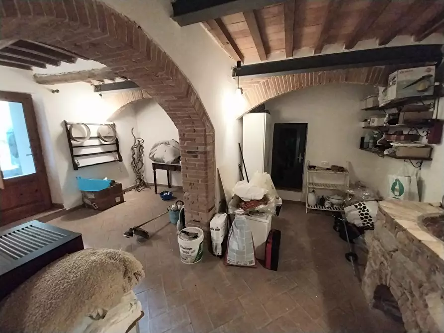 Immagine 33 di Rustico / casale in vendita  a Calci