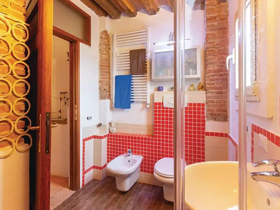 Immagine 17 di Rustico / casale in vendita  a Calci