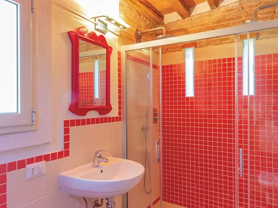 Immagine 18 di Rustico / casale in vendita  a Calci