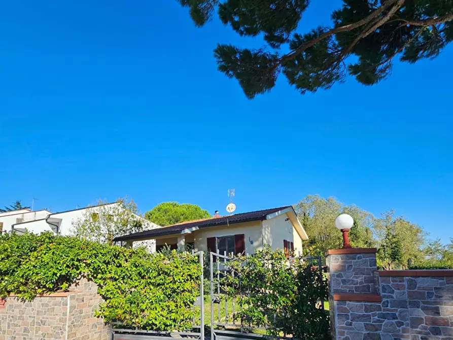 Immagine 12 di Villa in vendita  a Crespina Lorenzana