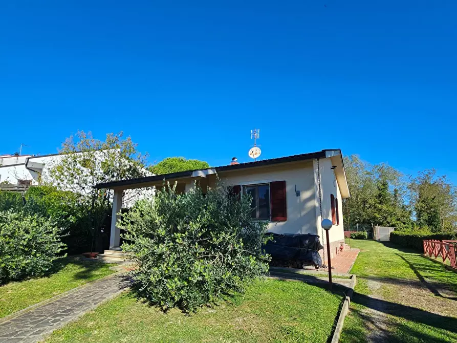 Immagine 11 di Villa in vendita  a Crespina Lorenzana