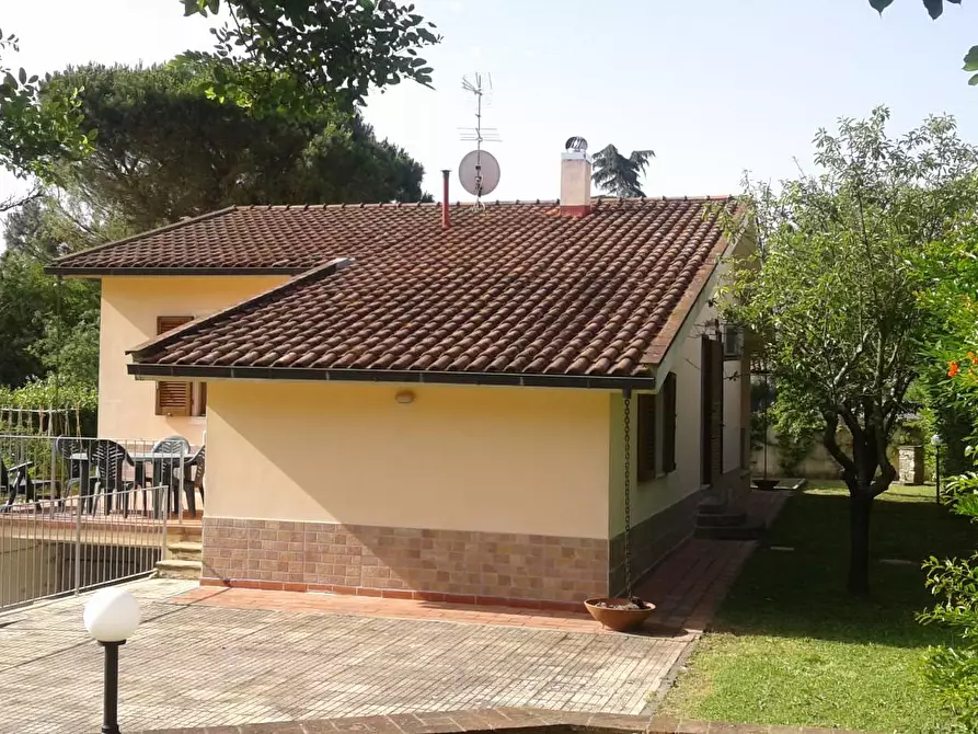 Immagine 15 di Villa in vendita  a Crespina Lorenzana