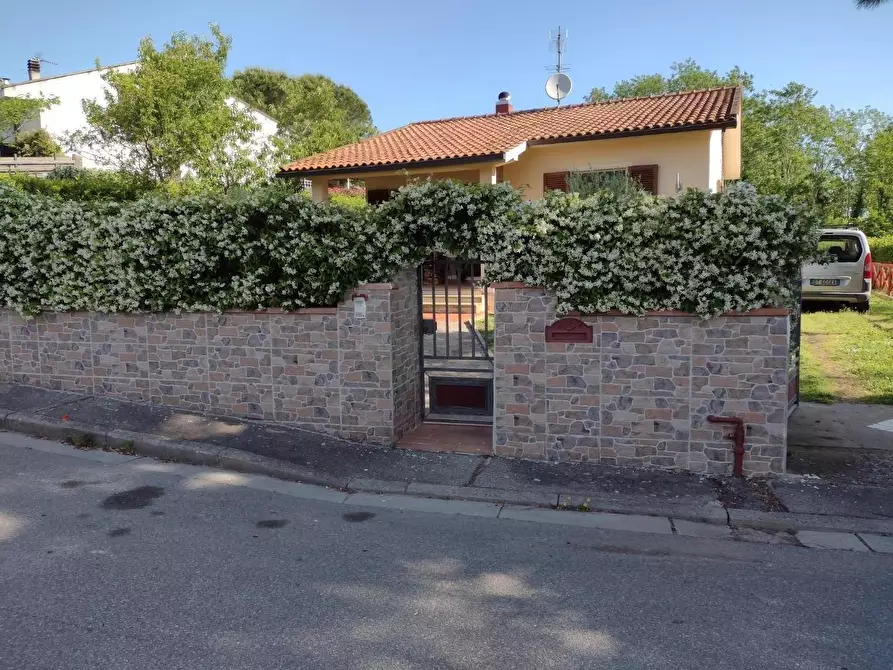 Immagine 5 di Villa in vendita  a Crespina Lorenzana