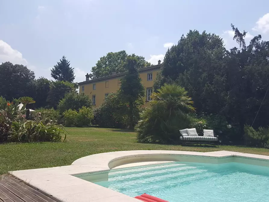 Immagine 10 di Villa in vendita  a Lucca