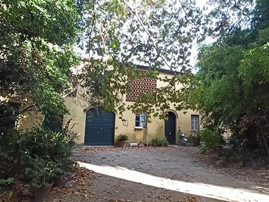 Immagine 47 di Villa in vendita  a Lucca