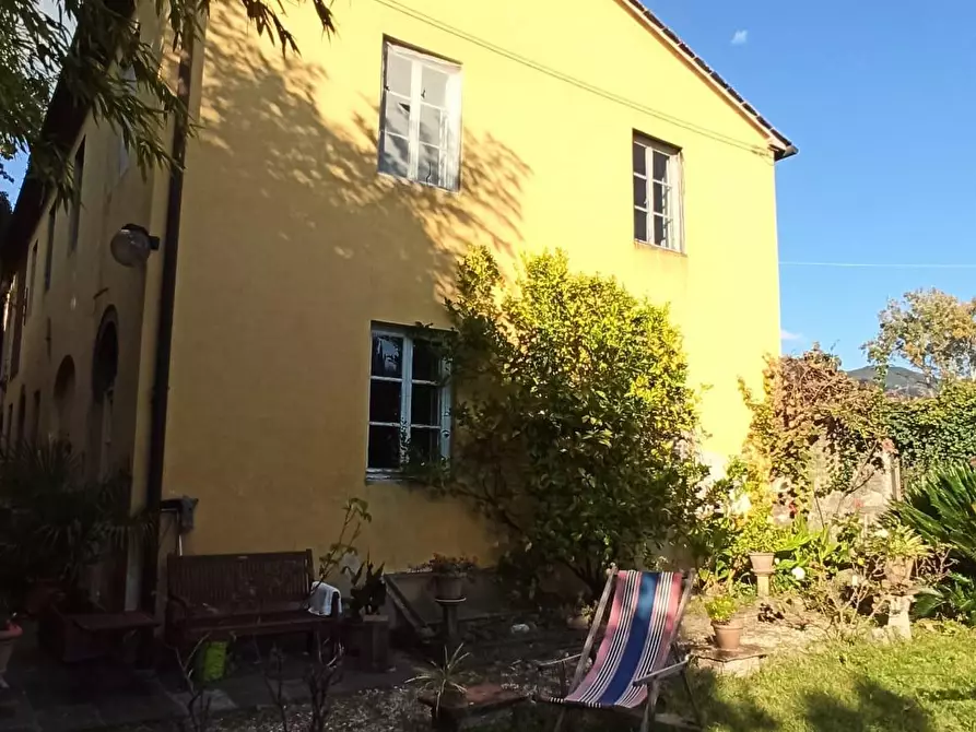 Immagine 48 di Villa in vendita  a Lucca