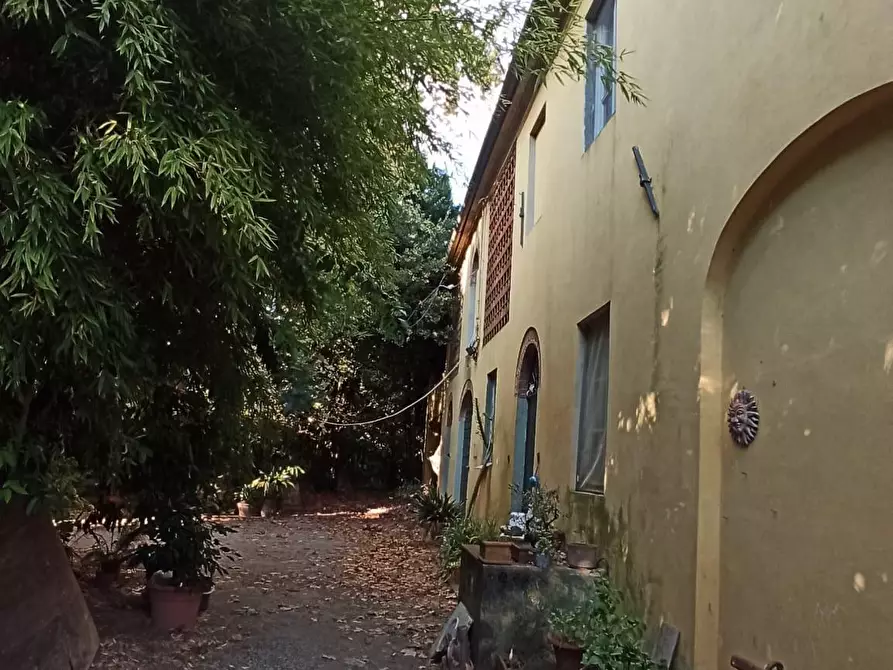 Immagine 41 di Villa in vendita  a Lucca