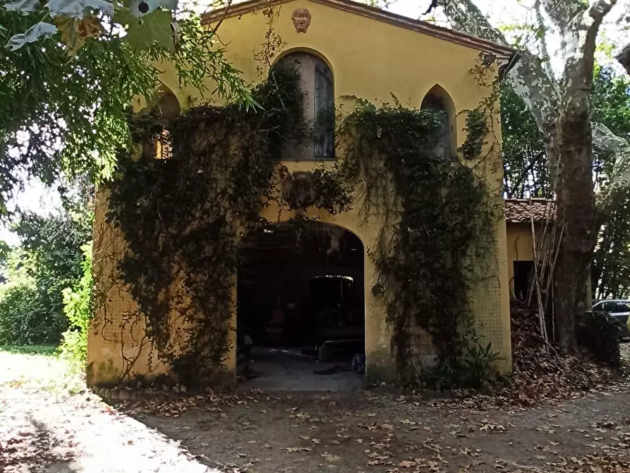 Immagine 40 di Villa in vendita  a Lucca