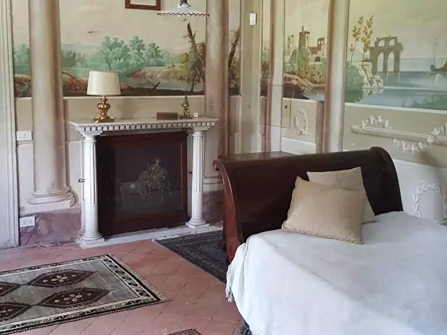 Immagine 24 di Villa in vendita  a Lucca