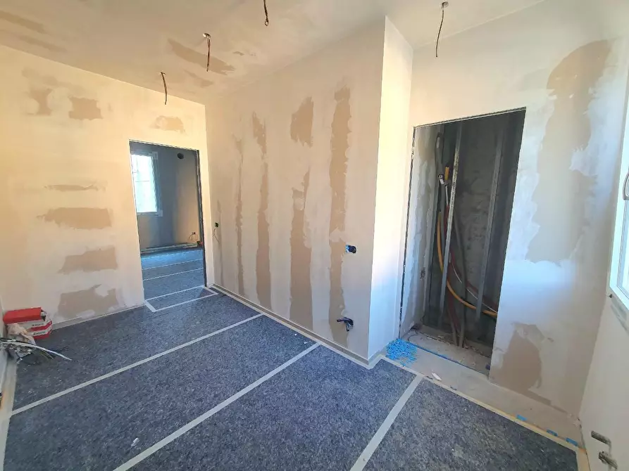 Immagine 12 di Appartamento in vendita  a Lucca