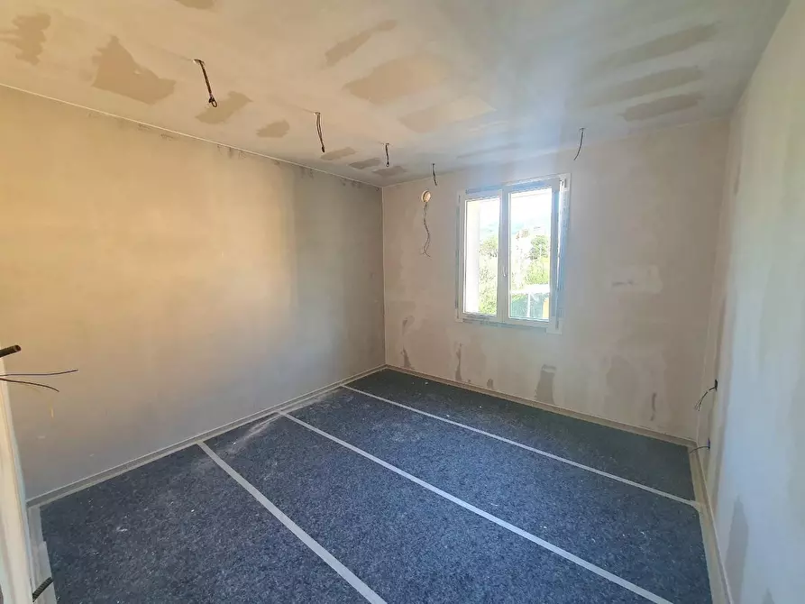 Immagine 14 di Appartamento in vendita  a Lucca