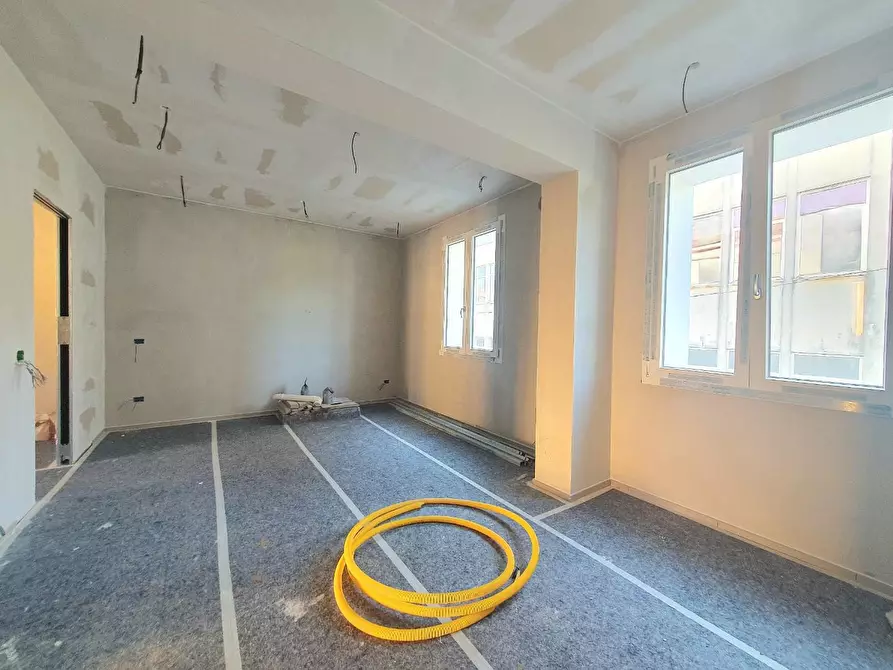 Immagine 2 di Appartamento in vendita  a Lucca