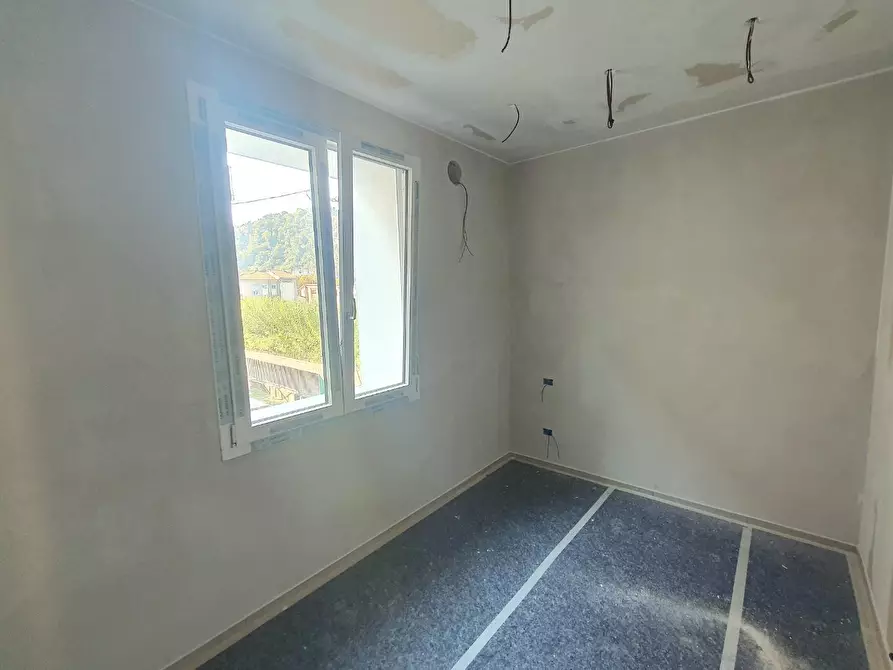 Immagine 7 di Appartamento in vendita  a Lucca