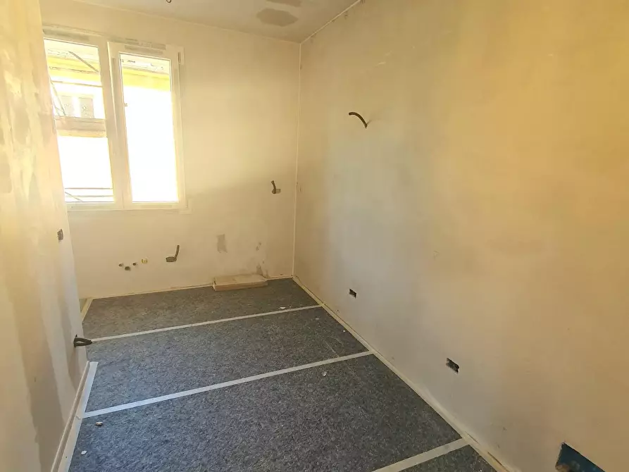 Immagine 5 di Appartamento in vendita  a Lucca