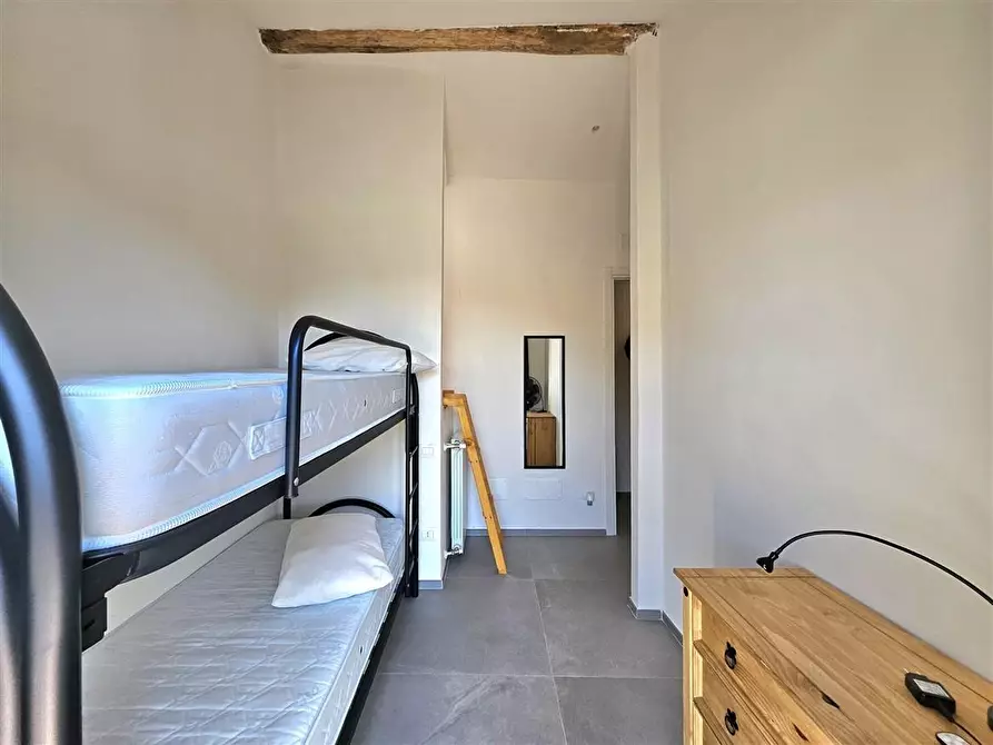 Immagine 15 di Casa semindipendente in vendita  a Massa