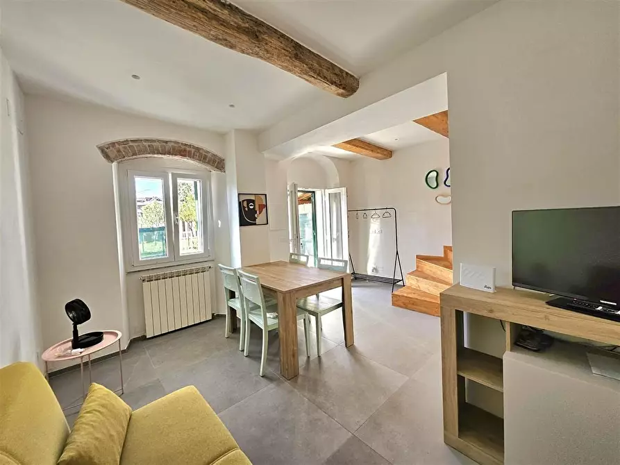 Immagine 2 di Casa semindipendente in vendita  a Massa