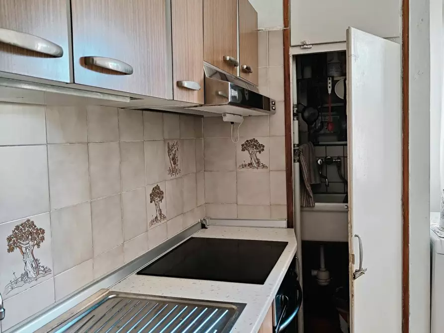 Immagine 10 di Appartamento in vendita  a Livorno