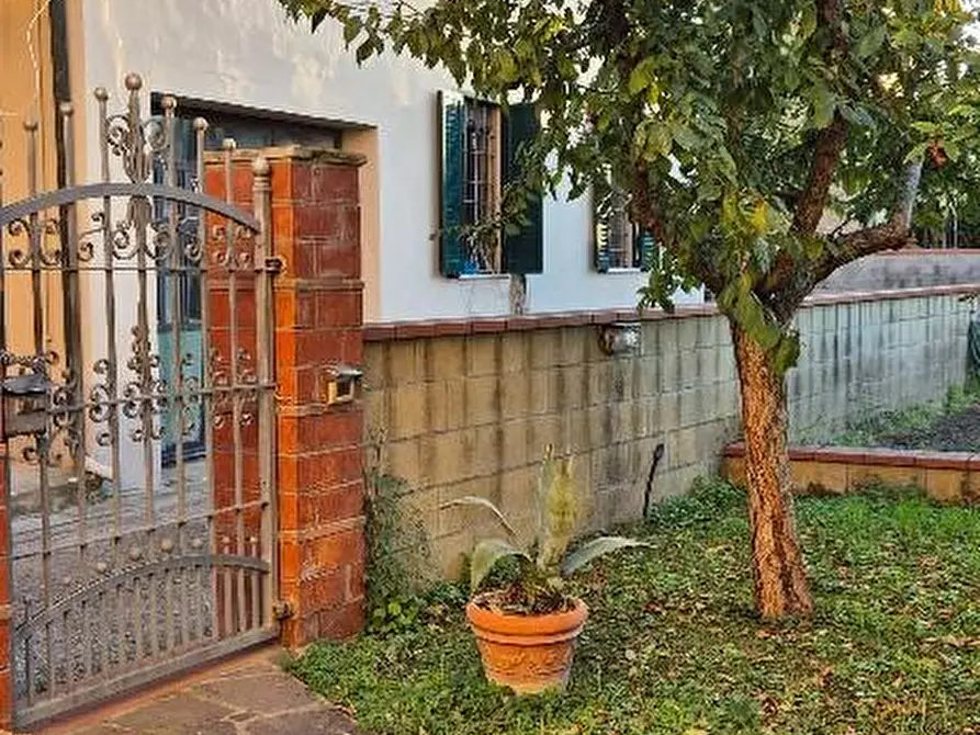 casa indipendente in vendita a Pontedera in zona Pardossi