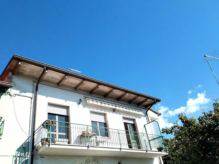 Immagine 1 di Appartamento in vendita  a Massa