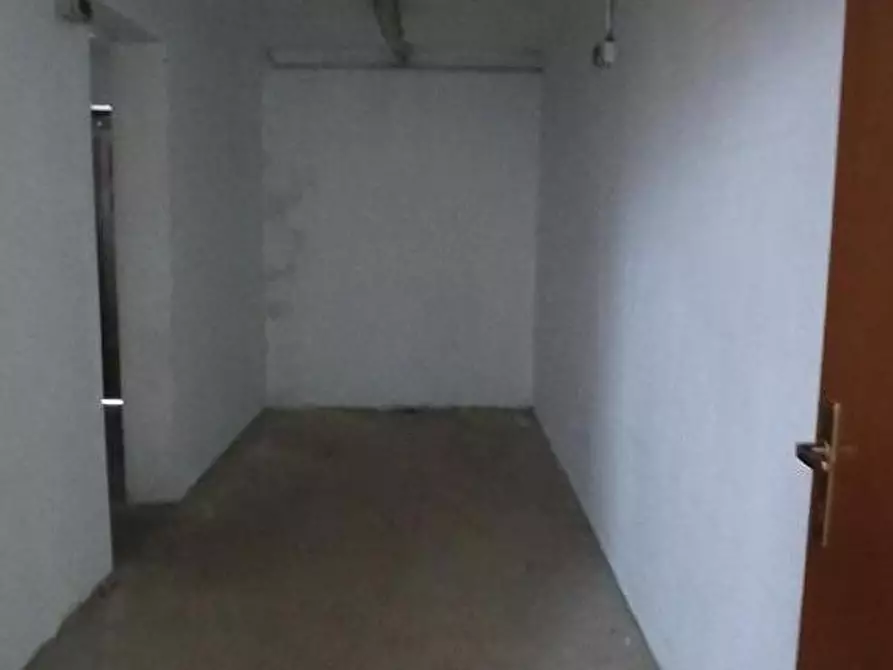 Immagine 5 di Attività artigianale in vendita  a Capannori