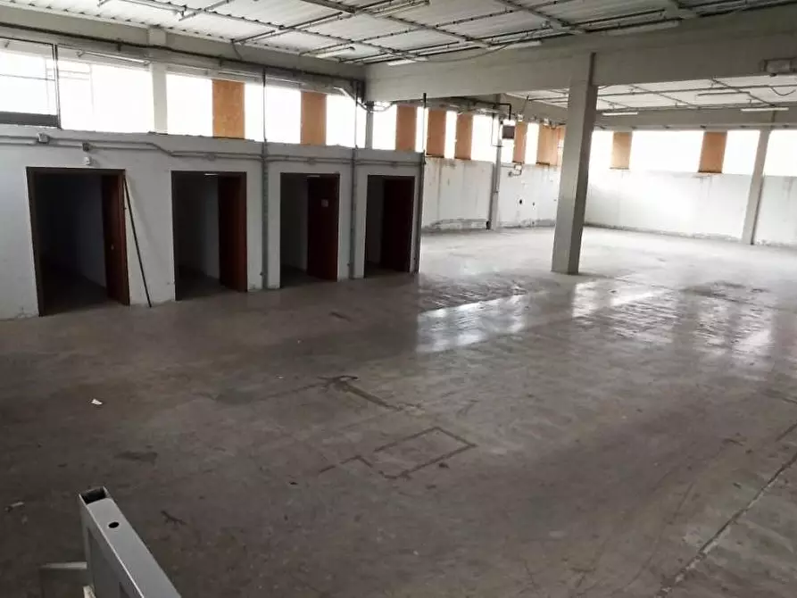 Immagine 19 di Attività artigianale in vendita  a Capannori