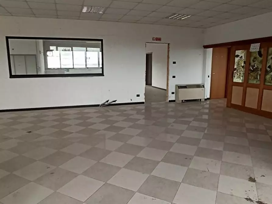 Immagine 30 di Attività artigianale in vendita  a Capannori